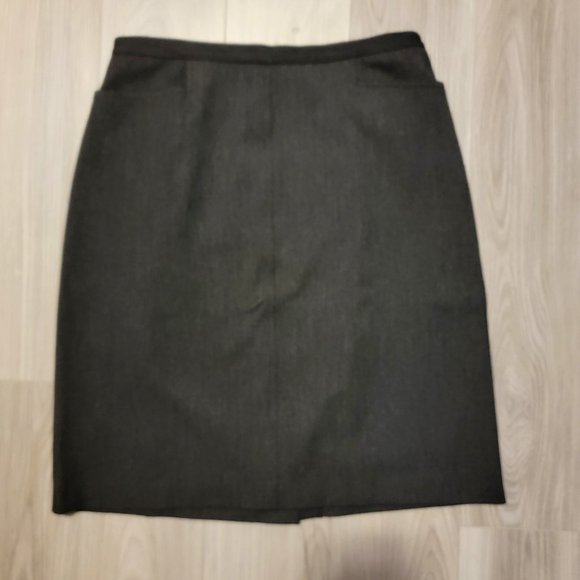 Grey Skirt (with pockets!) - Picture 1 of 4